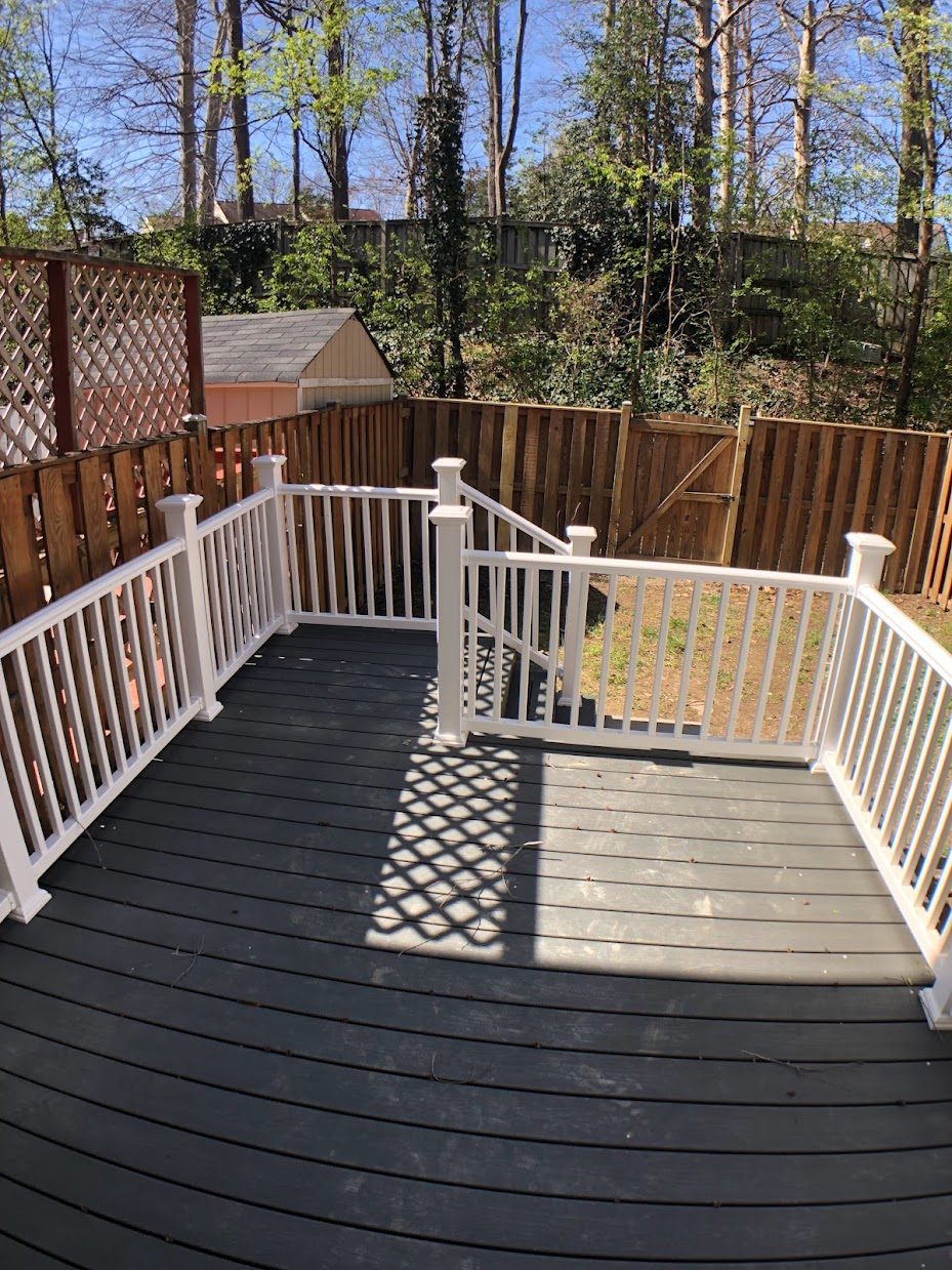 Composite deck with white vinyl railing, Northern Virginia